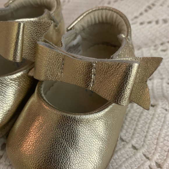 Baby Girl Gold Leather Shoes, 0-3 months by Robeez, NIB - Picture 3 of 8